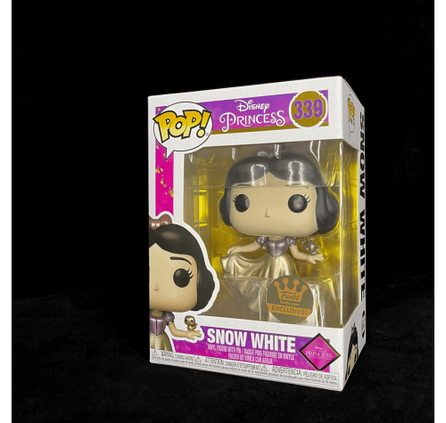 Белоснежка в золотом металлик со значком (Snow White Gold with Enamel Pin (Эксклюзив Funko Shop)) из мультика Белоснежка и семь гномов