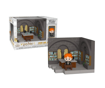 Ron Weasley with Potions Class Diorama Mini Moments (PREORDER USR) из фильма Harry Potter