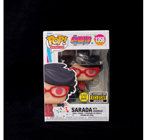 Сарада Учиха Шаринган светящаяся со стикером (Sarada with Sharingan GitD (Эксклюзив Entertainment Earth)) из аниме Боруто: Следующее поколение Наруто